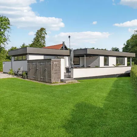 3 Bedroom Lovely In Prázdninový dům Børkop